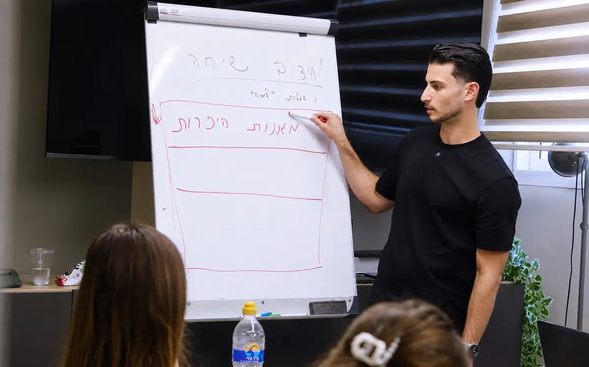 דן דובדבני מעביר סדנת מכירות